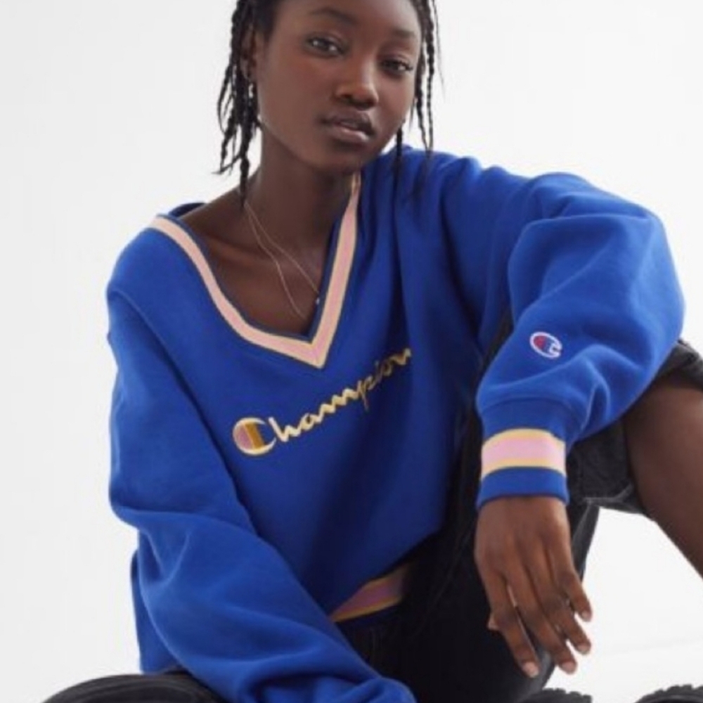 UO Exclusive Champion V-Neck Fleece Sweatshirt